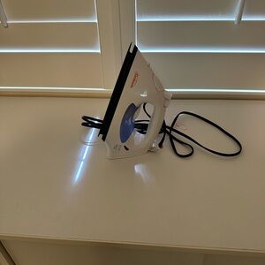 Sunbeam White and Black Steam Iron